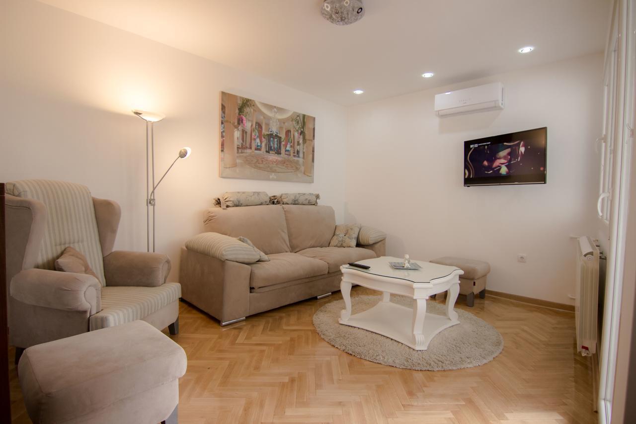 Apartments Near St. Sava Temple ベオグラード エクステリア 写真