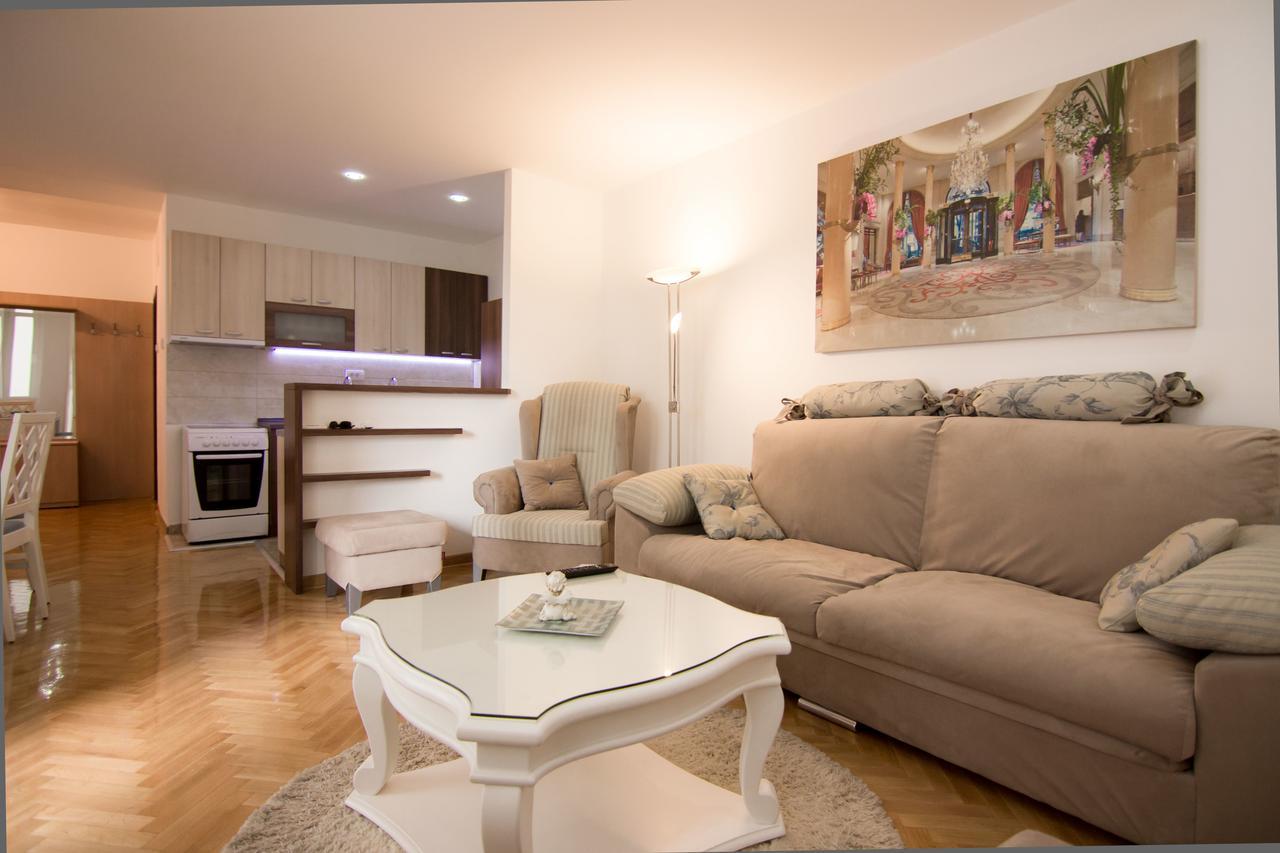 Apartments Near St. Sava Temple ベオグラード エクステリア 写真